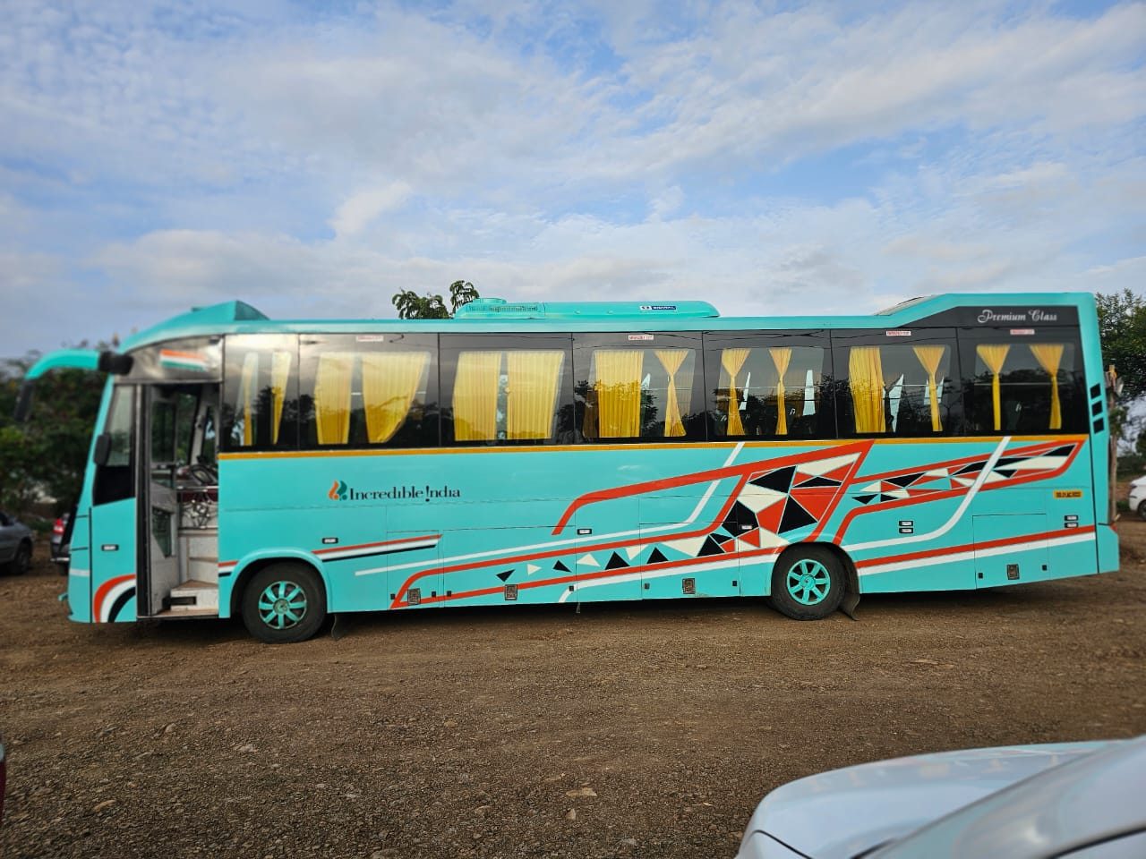Premium Class Incredible India tourist bus - Pragati bus rental Aurangabad